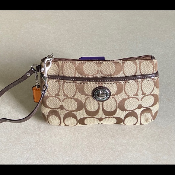 Coach wristlet. - Picture 7 of 16